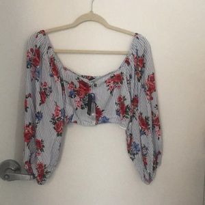 NWT! F21 Cropped floral long sleeve top size M